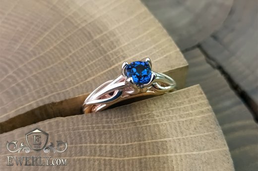 Women's gold ring with sapphire, фото